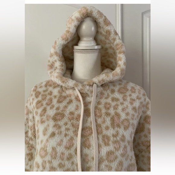 UGG Lora Sherpa Hoodie. Size M. MSRP $98 - Picture 14 of 16